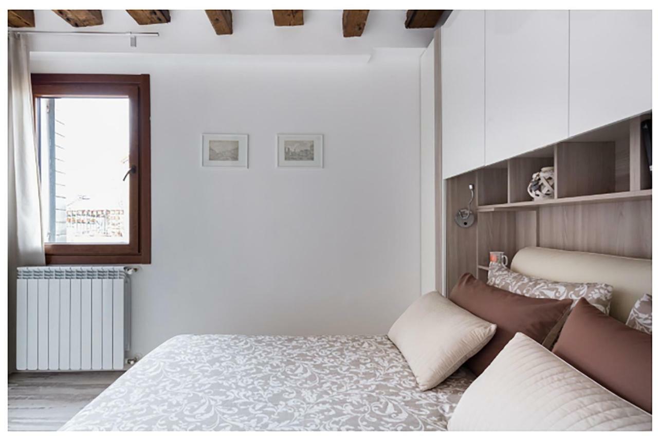 Biennale Family In Apartamento